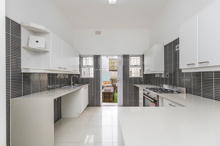 To Let 3 Bedroom Property for Rent in Green Point Western Cape